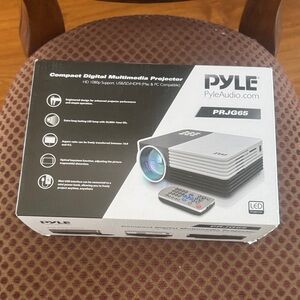 Pyle PRJG65 Black and Gray Digital Multimedia Projector
